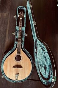 Bouzouki with hard case