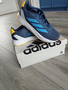 Boys/Girls Trainers UK Size 5