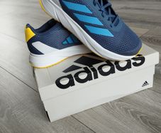 Boys/Girls Trainers UK Size 5