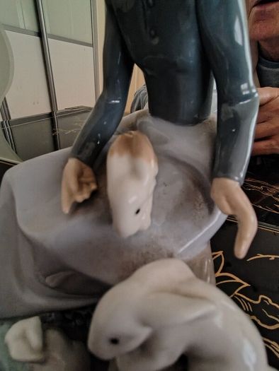 Vintage Nao by Lladro. Girl with rabbits. 1987.  #1026