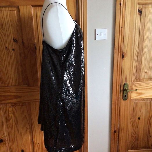 BNWTS H&M Ladies Festive Black Sparkly Sequin Evening wear party Dress  Size XL  Includes postage