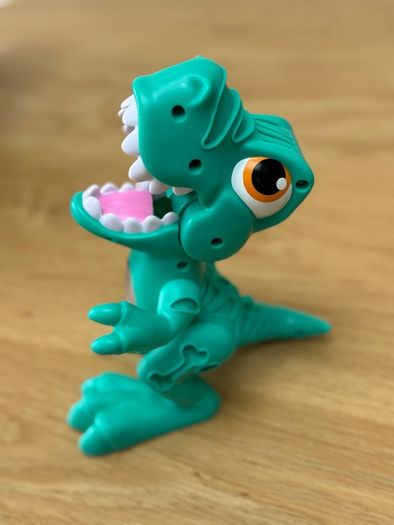 Play-Doh Dino T-Rex that chews and makes sounds