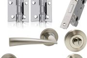Internal Door Handle Set with Lock Complete Door Pack with Hings , Thumb Turn &amp; Fixings Privacy Turn &amp; Release (Phantom, Polished Chrome)