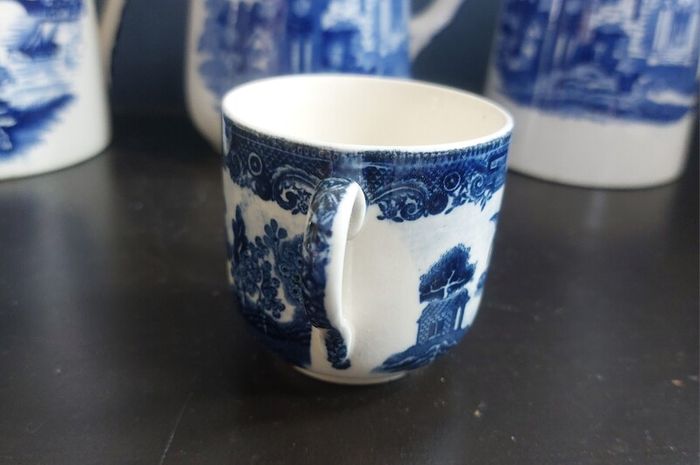 Beautiful Antique Blue and White Willow Pattern Small Coffee Can Cup, English Made, Unknown Maker