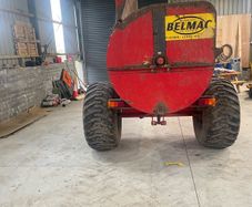 Dung spreader