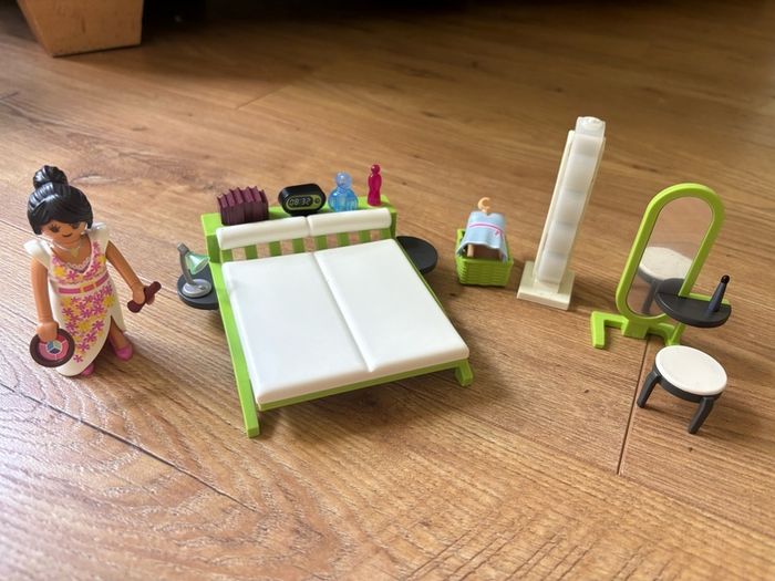 Playmobil Modern Bedroom Set 9271 with working light