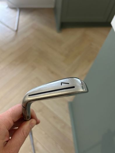 Taylormade SIM2 Max Irons 5-PW - KBS Max MT85 R flex shafts - Excellent Condition