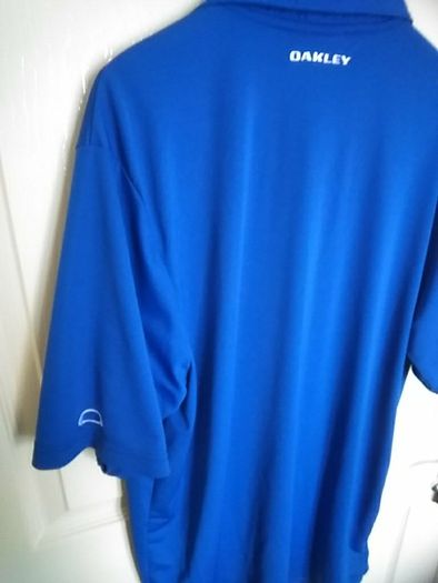 Oakley t-shirt
