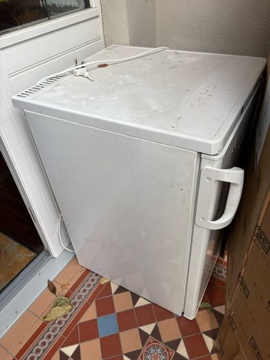Free standing freezer