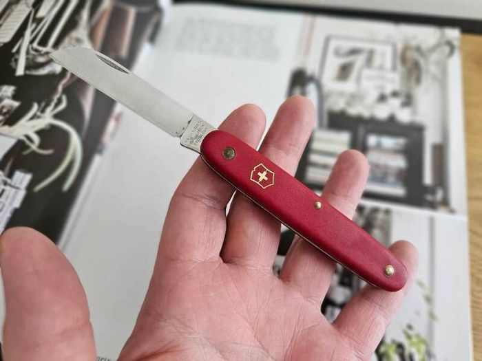 Victorinox Gardening Knife Utility Tool Swiss Army Knife