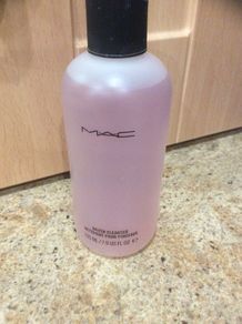 MAC brush cleaner