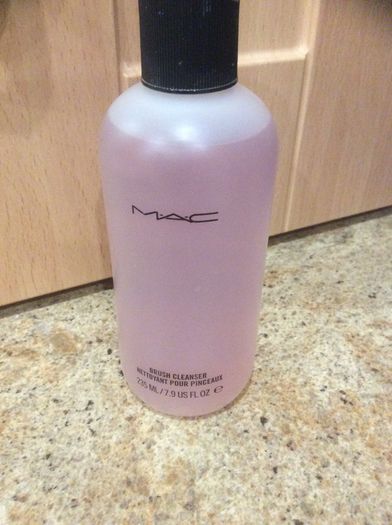 MAC brush cleaner