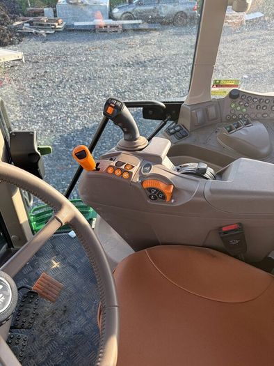 John deere 220m