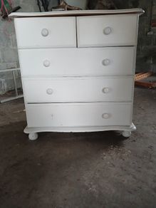 Chest of drawers