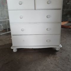Chest of drawers