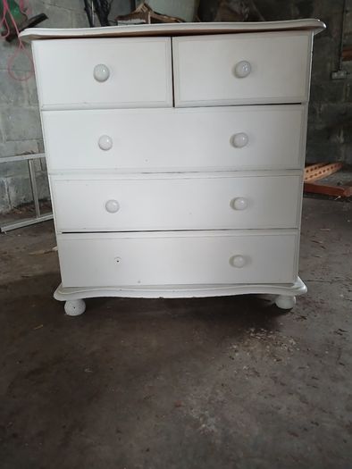 Chest of drawers