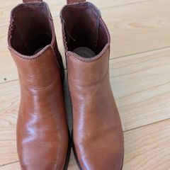 Brown leather Chelsea ankle boots