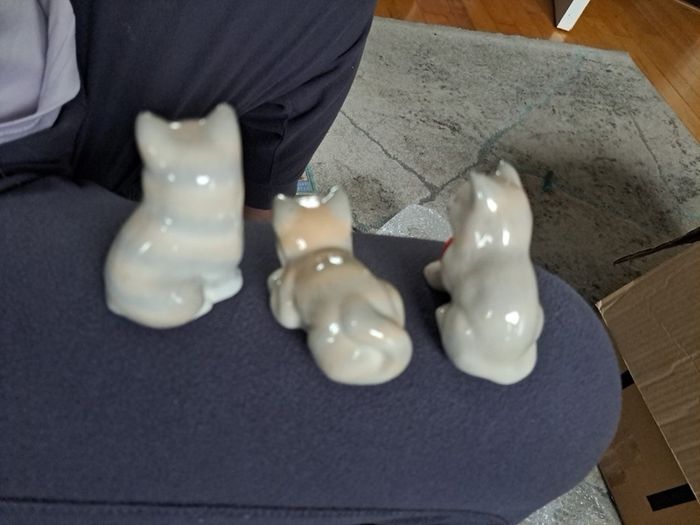 figurines x 3 kittens