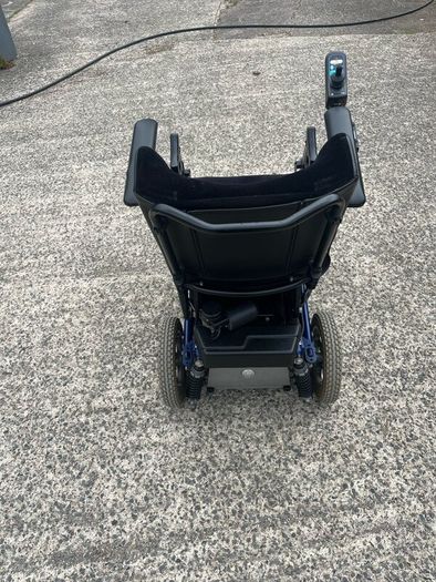 Electric wheelchair