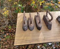 4 Antique clothes irons