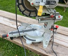 cross cut mitre saw