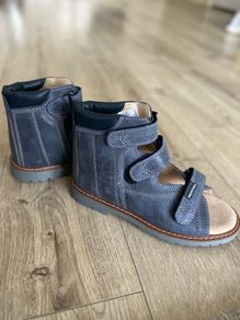 orthopedic shoes