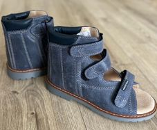 orthopedic shoes