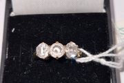 9ct 3stone ring