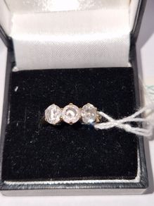 9ct 3stone ring
