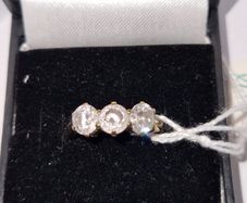 9ct 3stone ring