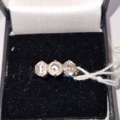 9ct 3stone ring