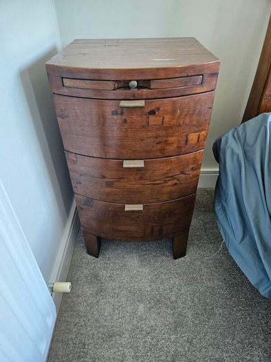 Chest of drawers