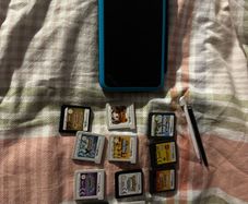 2DS XL Console Black & Turquoise + Pokemon Games