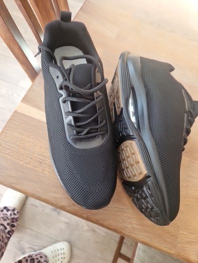 brand new black runners size 41