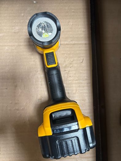 Dewalt 5ah / light new
