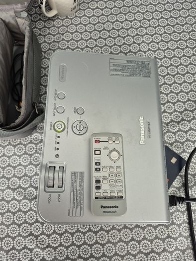 LG rk7 XBoom 550 watt Speaker and projector