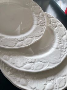 Wedgwood plates x 8