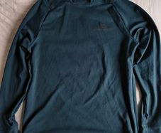 Under Armour top