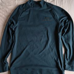 Under Armour top