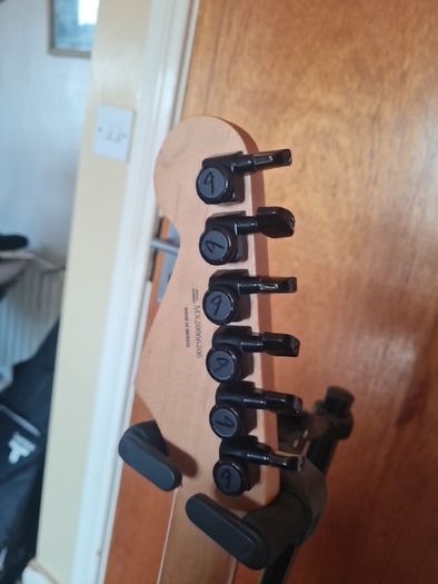 Fender strat Mim w Locking tuners