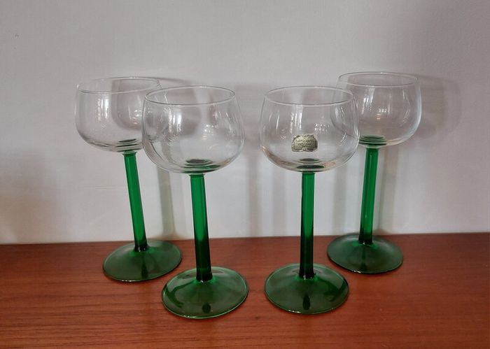 Fabulous Set of Four Vintage Retro Luminarc Long Emerald Green Stemmed Alsace White Wine Glasses, Made in France, Circa 1970, (Straight Stems)
