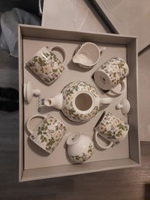 Brand new 7 piece tea set