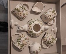 Brand new 7 piece tea set