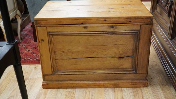 Early 20th-Century Pine Storage Chest / Coffee Table