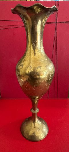 A set of 2 bronze vases