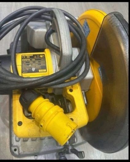 Dewalt Circular Saw included new blade