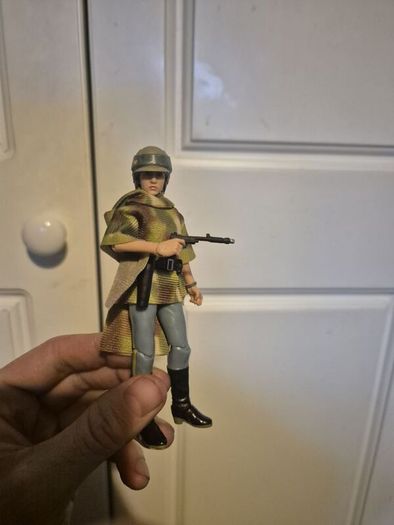 black series Leia on Endor