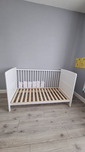 White cot bed.
