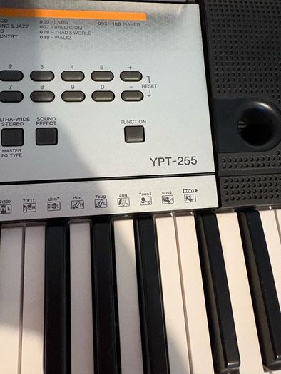 Like-New Yamaha YPT-255 61-Key Keyboard & Stand