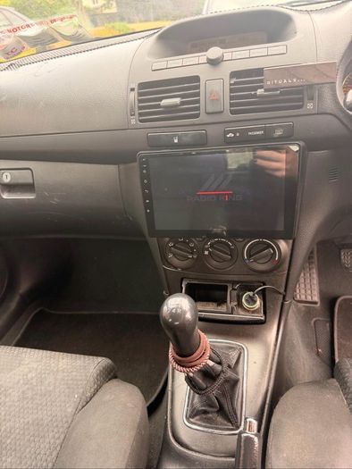 2004 Toyota Avensis